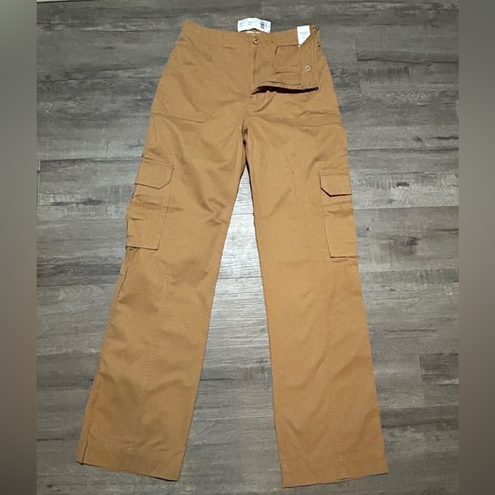 NWT Women’s Abercrombie & Fitch Brown Cargo Pants - Picture 1 of 8